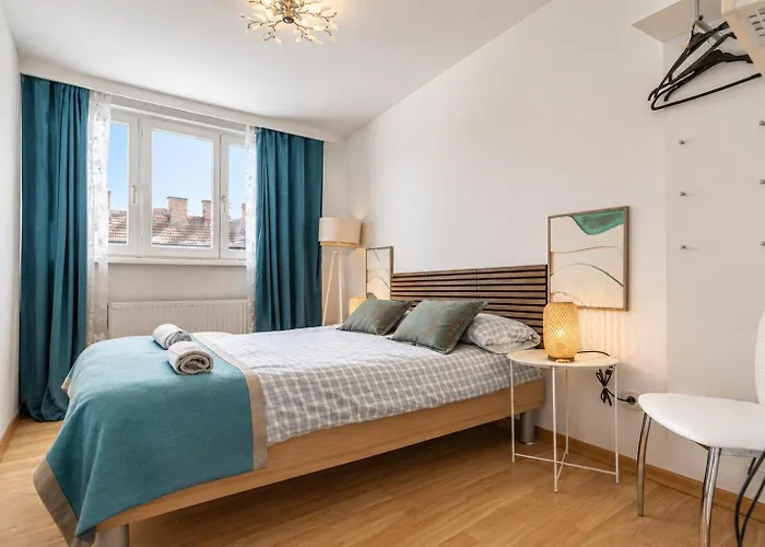 Stylish 3br With Balcony In The Center アパート *