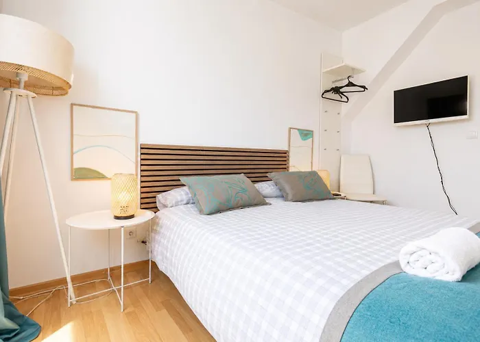 Stylish 3br With Balcony In The Center アパート *