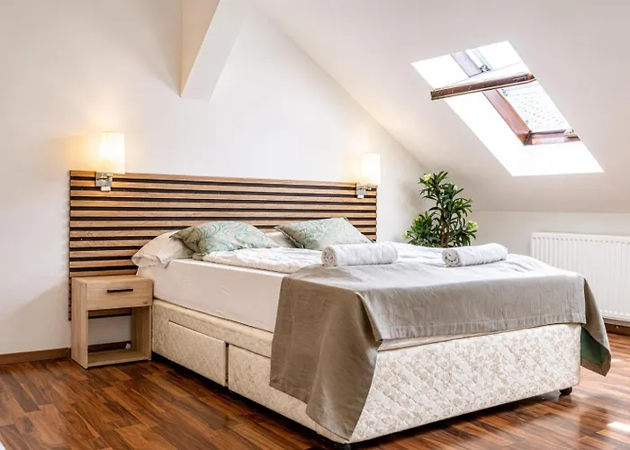 Stylish 3br With Balcony In The Center