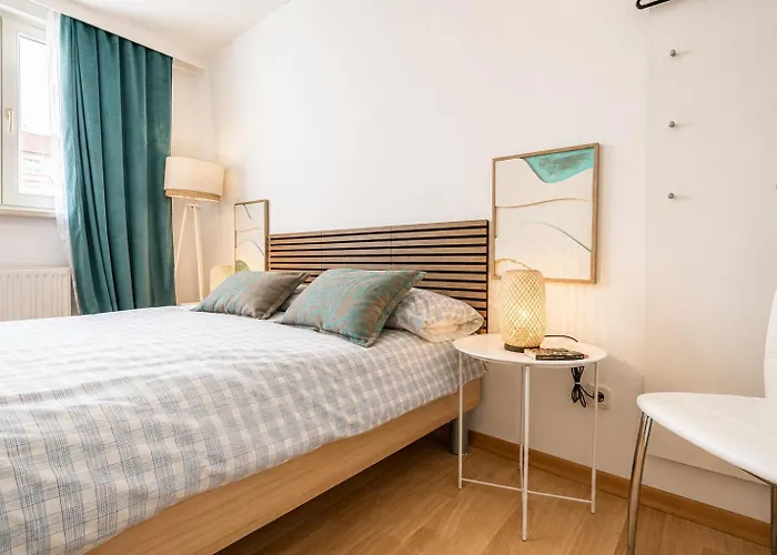 Stylish 3br With Balcony In The Center アパート
