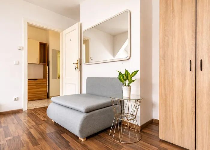 Stylish 3br With Balcony In The Center アパート *